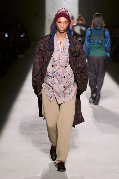 Look 32
